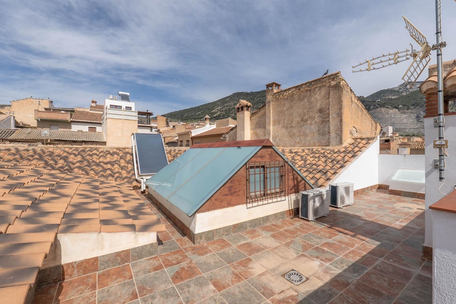 4 bedroom Villa for sale in Padul with garage - € 260,000 (Ref: 9738540)