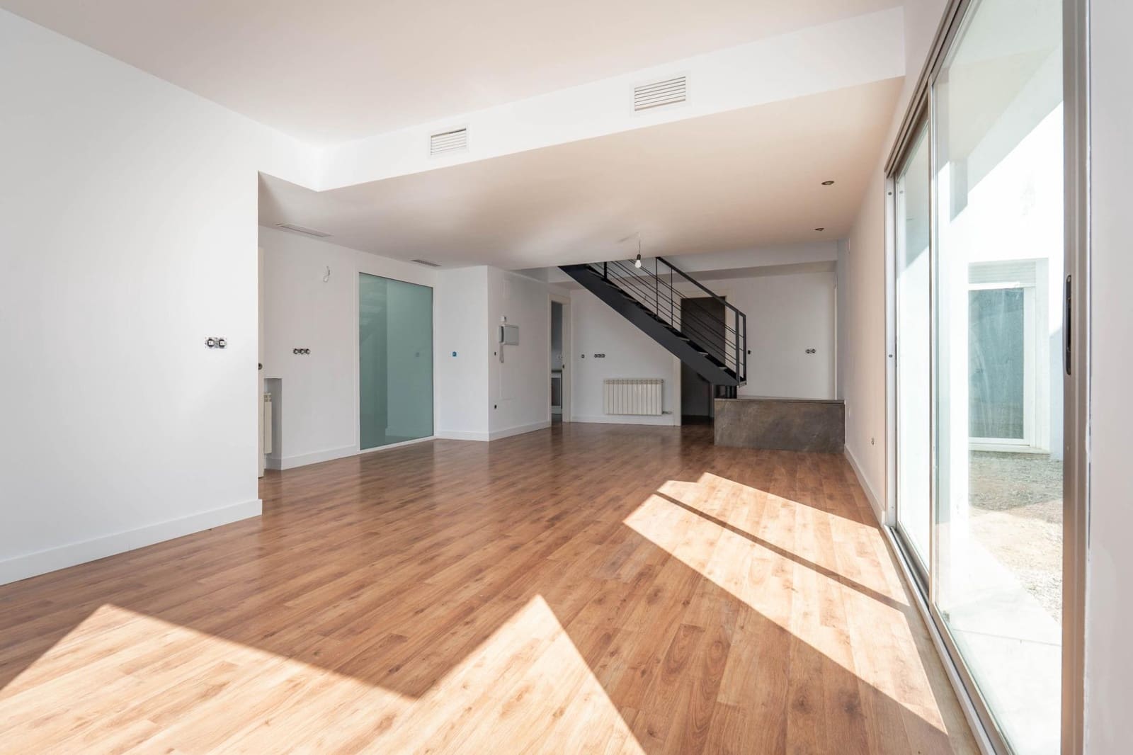 3 soverom Villa til salgs i Alhendin med svømmebasseng garasje - € 290 000 (Ref: 9755636)