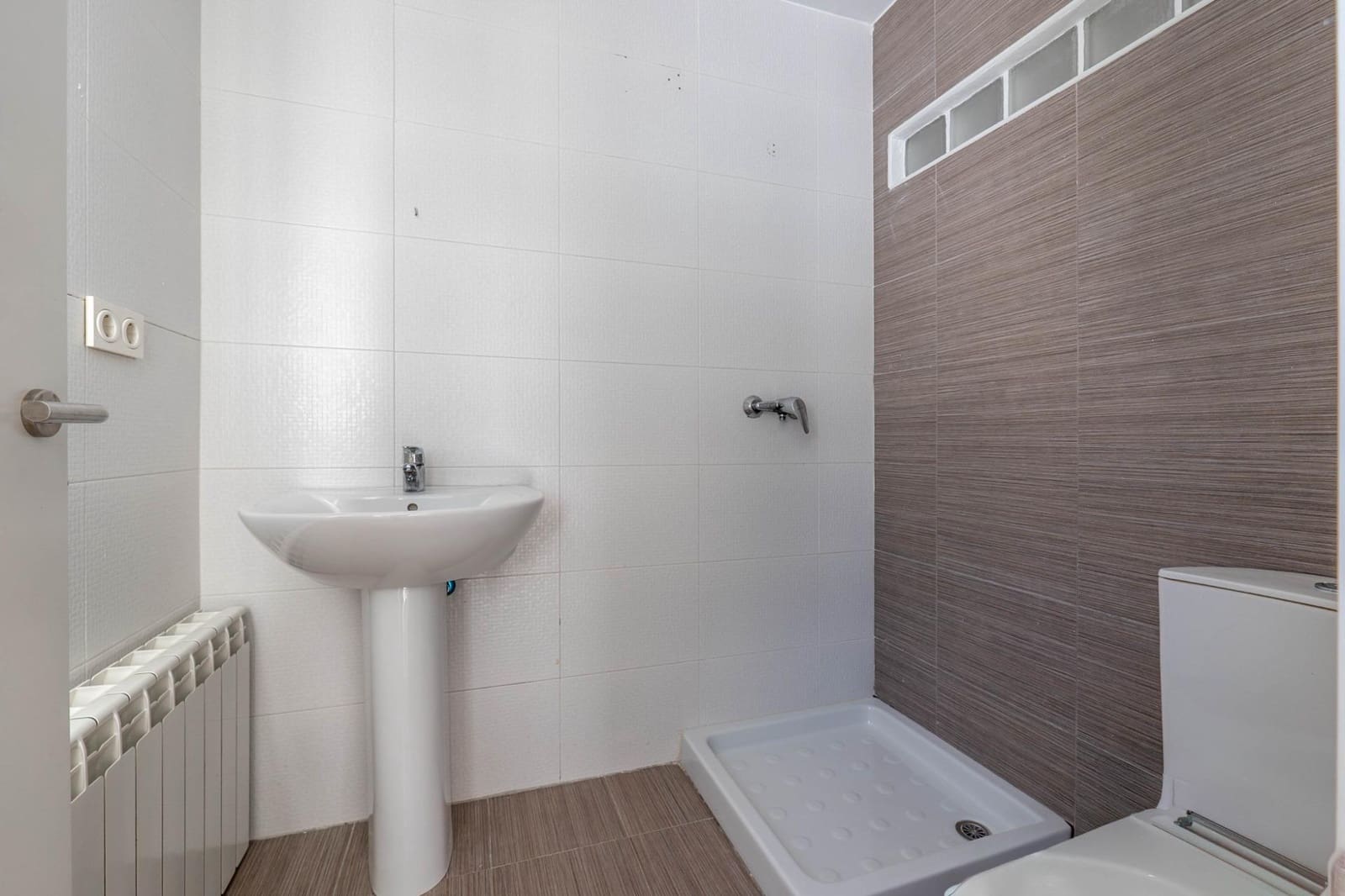 3 soverom Villa til salgs i Alhendin med svømmebasseng garasje - € 290 000 (Ref: 9755636)