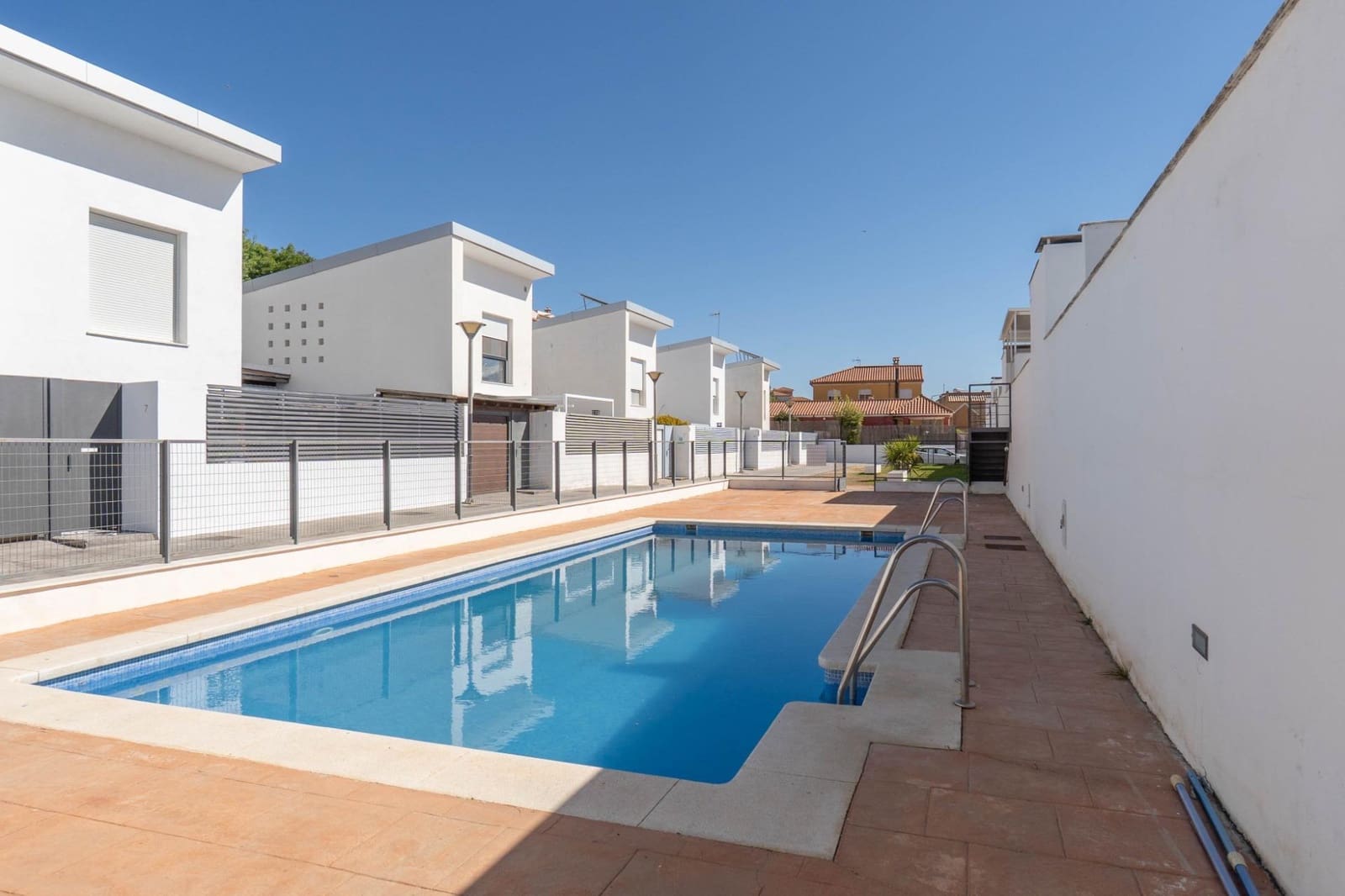 3 soverom Villa til salgs i Alhendin med svømmebasseng garasje - € 290 000 (Ref: 9755636)