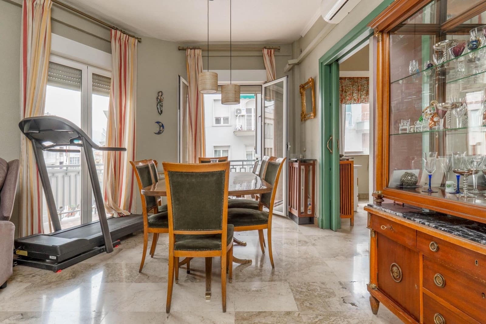 5 slaapkamer Flat te koop in Granada stad - € 670.000 (Ref: 9755637)