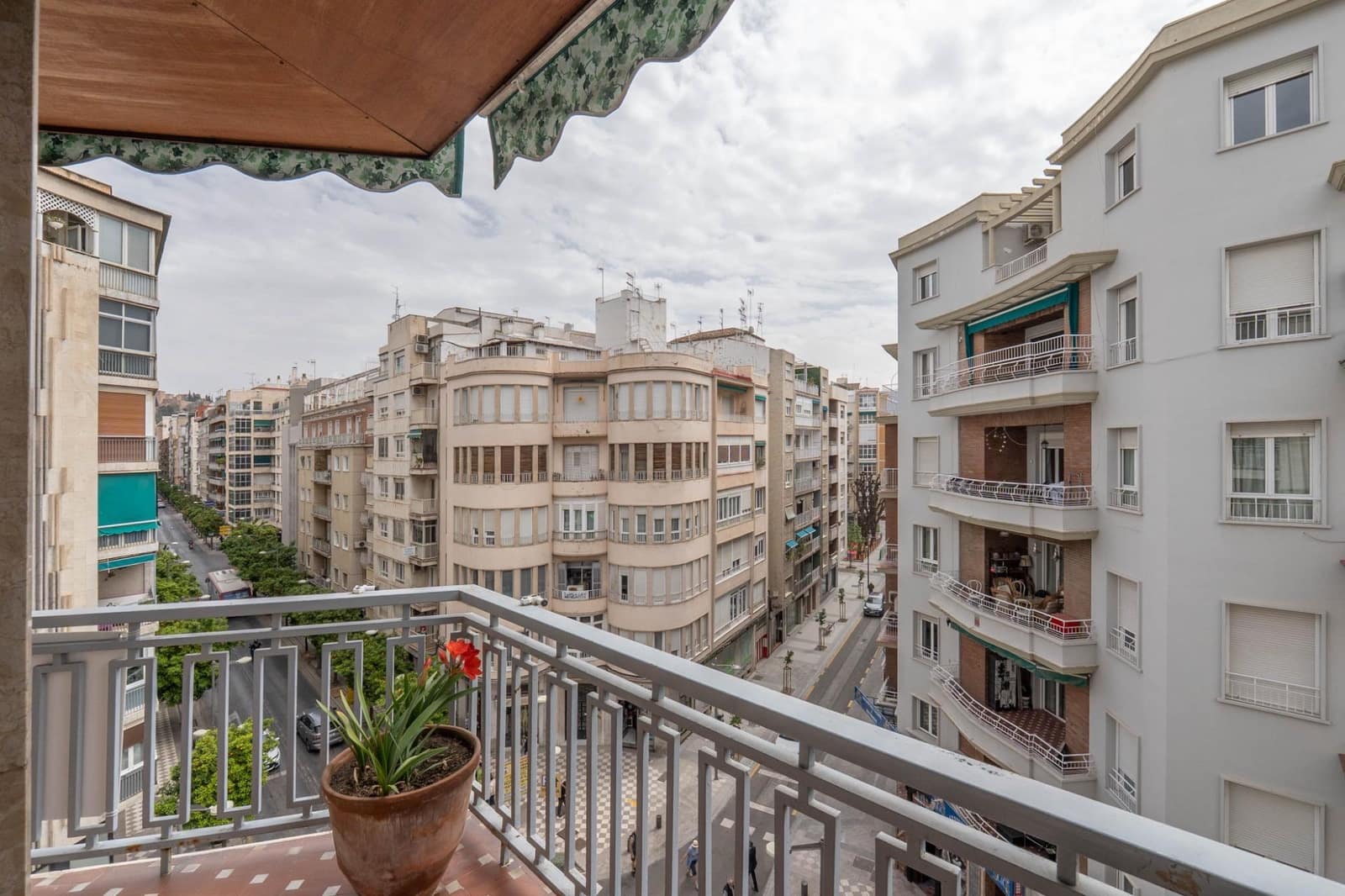 5 slaapkamer Flat te koop in Granada stad - € 670.000 (Ref: 9755637)