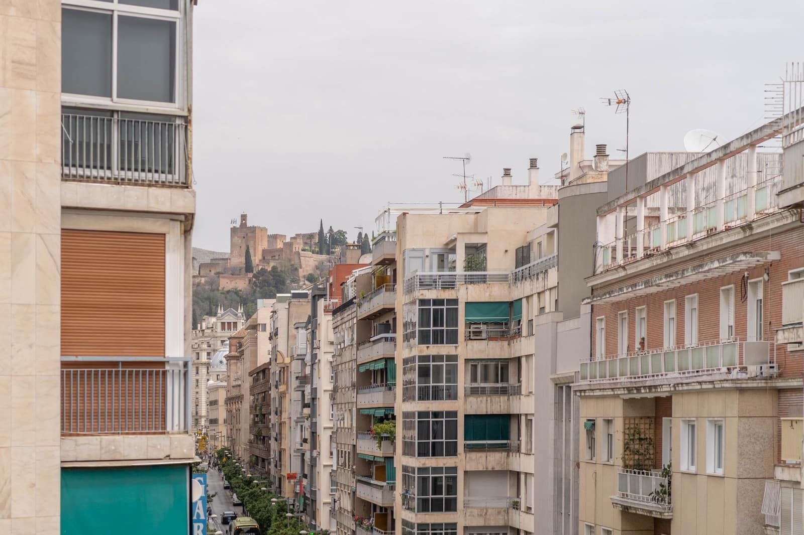 5 slaapkamer Flat te koop in Granada stad - € 670.000 (Ref: 9755637)