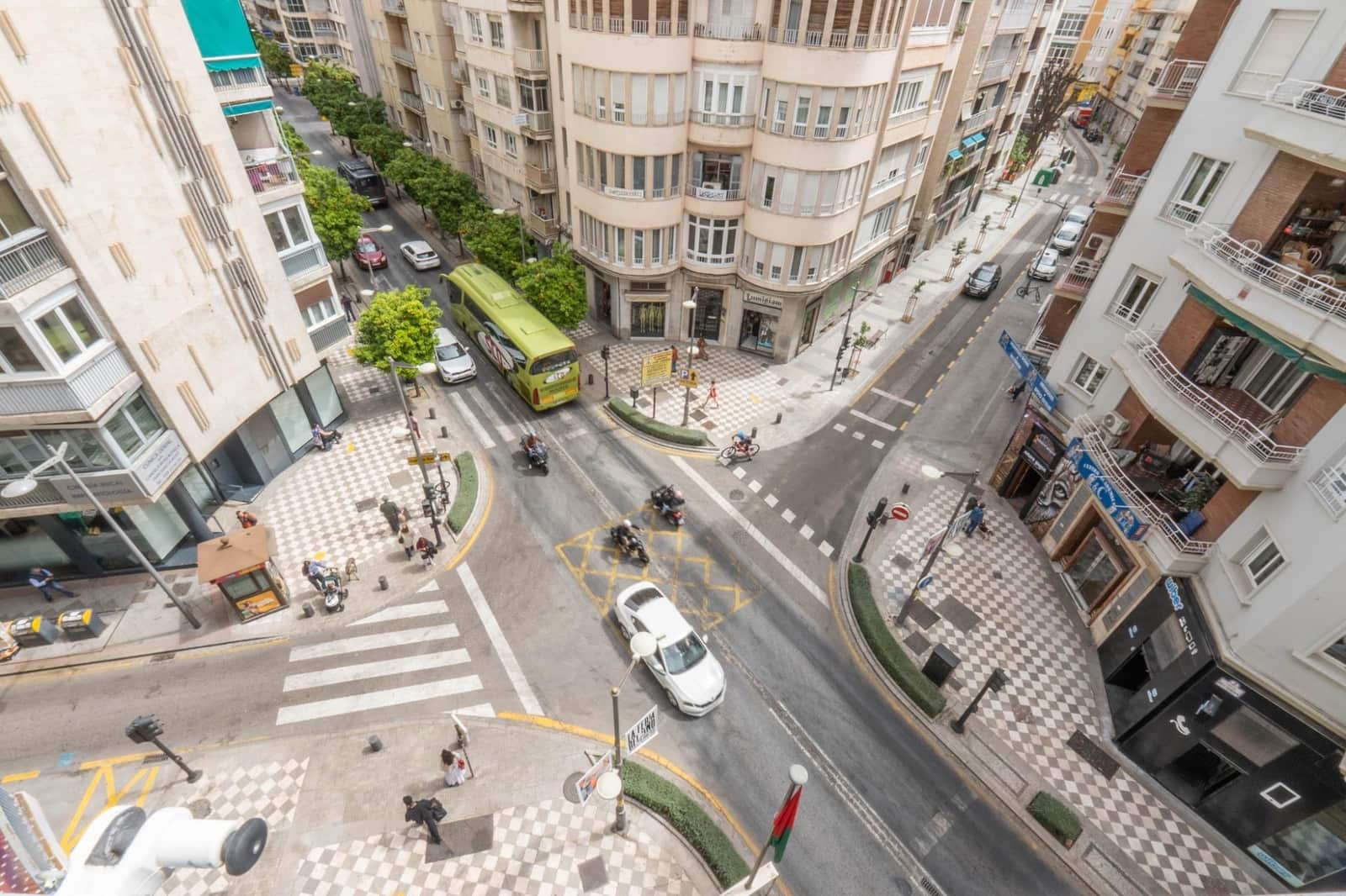 5 slaapkamer Flat te koop in Granada stad - € 670.000 (Ref: 9755637)