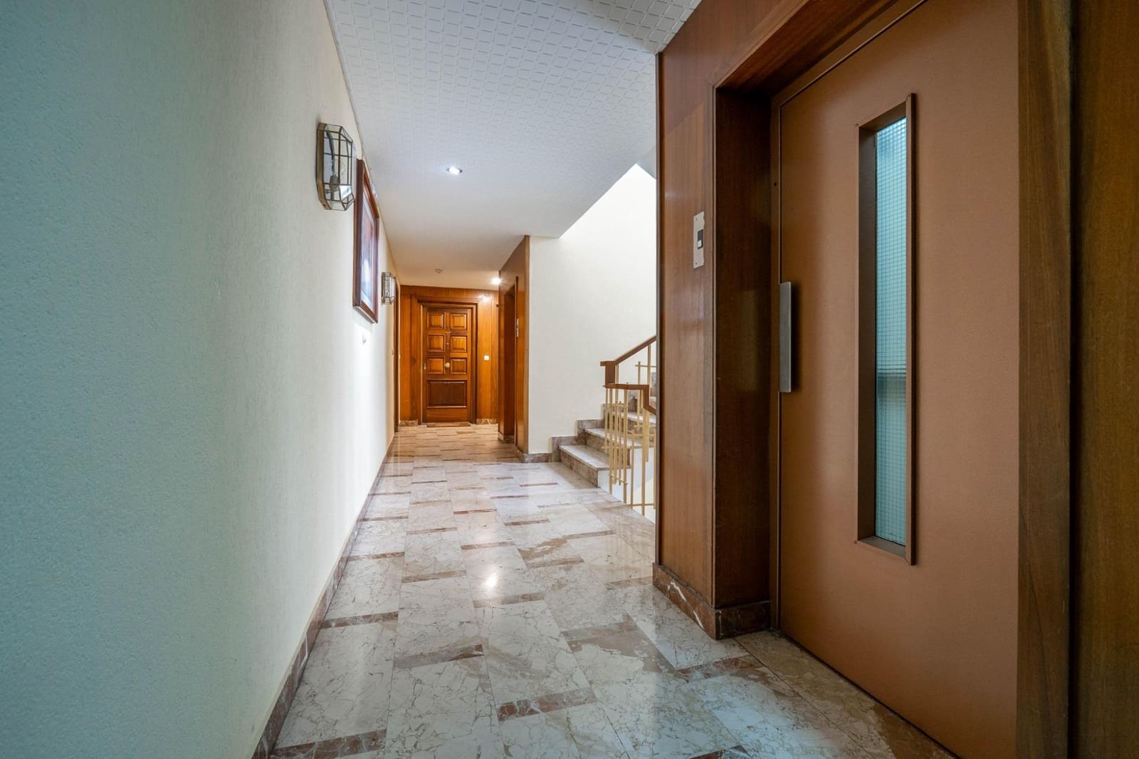 5 slaapkamer Flat te koop in Granada stad - € 670.000 (Ref: 9755637)