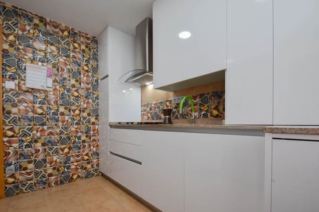 3 soveværelse Lejlighed til salg i Centro, Granada by med garage - € 395.000 (Ref: 9755638)