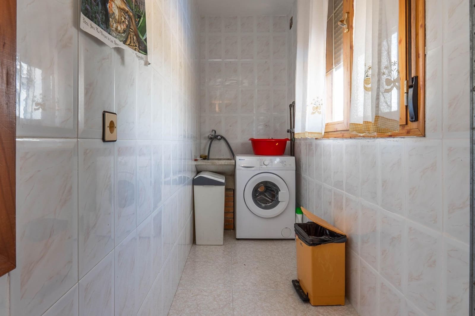 6 slaapkamer Villa te koop in Otura met zwembad garage - € 399.000 (Ref: 9761963)