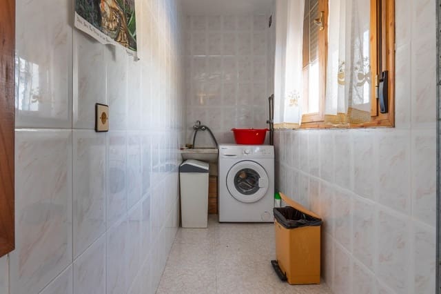 6 slaapkamer Villa te koop in Otura met zwembad garage - € 399.000 (Ref: 9761963)