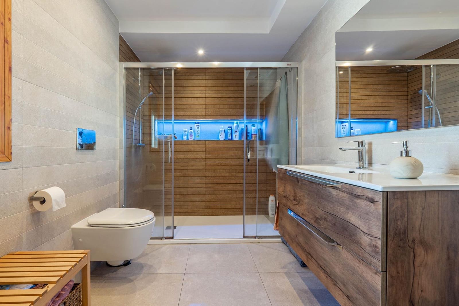 6 slaapkamer Villa te koop in Otura met zwembad garage - € 399.000 (Ref: 9761963)