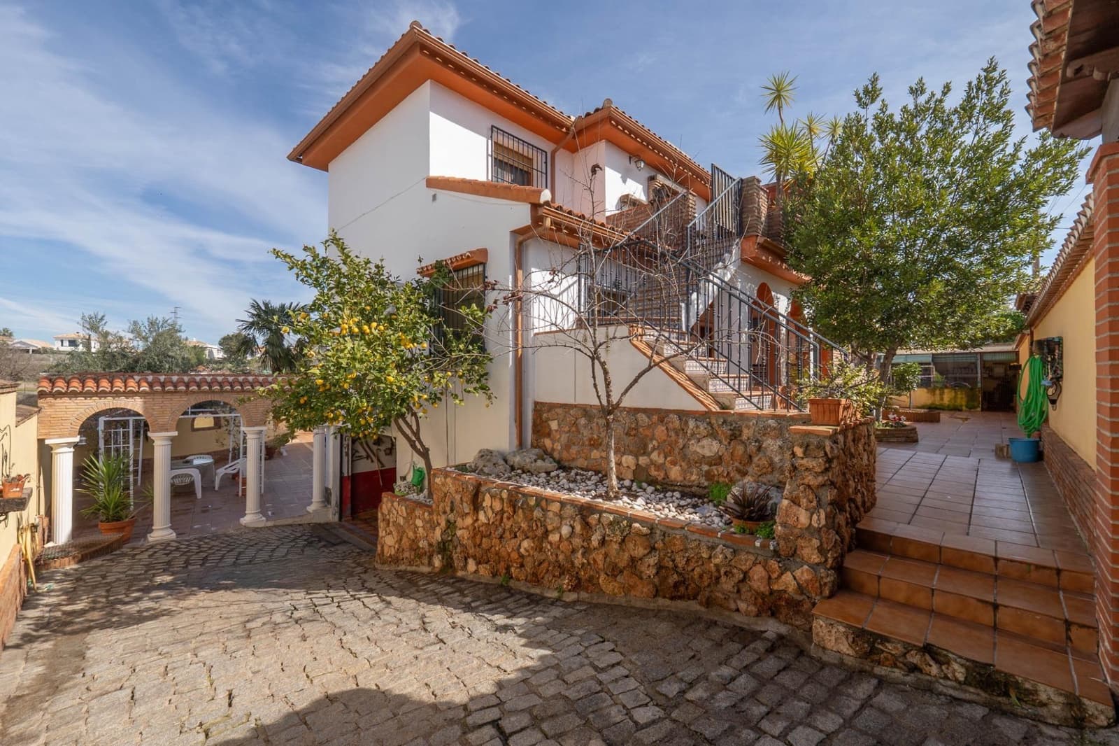 6 slaapkamer Villa te koop in Otura met zwembad garage - € 399.000 (Ref: 9761963)