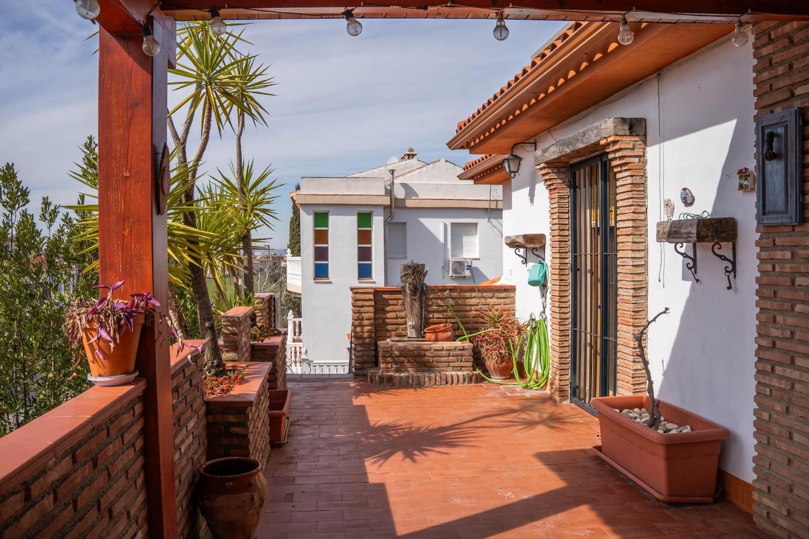 6 slaapkamer Villa te koop in Otura met zwembad garage - € 399.000 (Ref: 9761963)