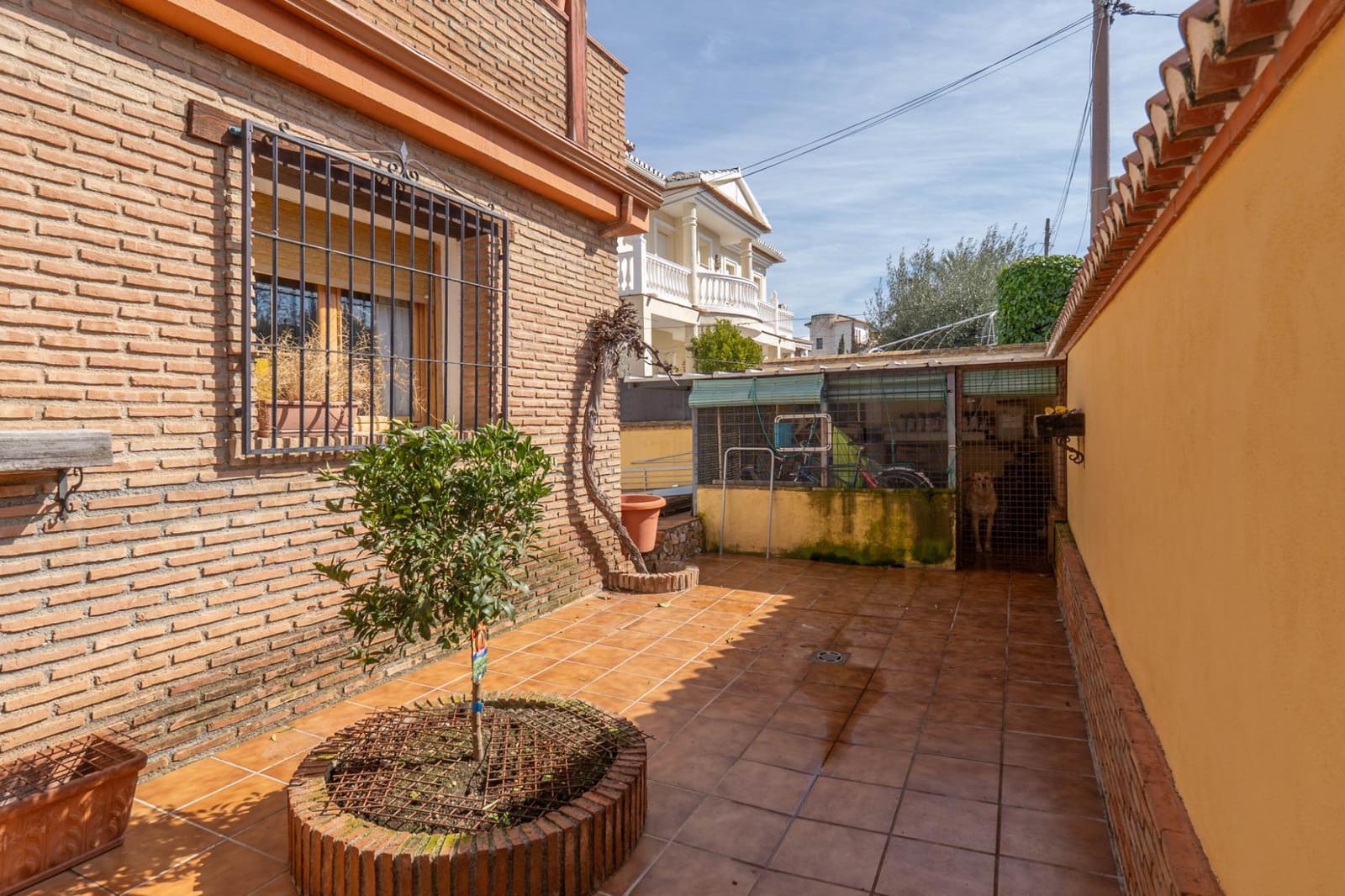 6 slaapkamer Villa te koop in Otura met zwembad garage - € 399.000 (Ref: 9761963)