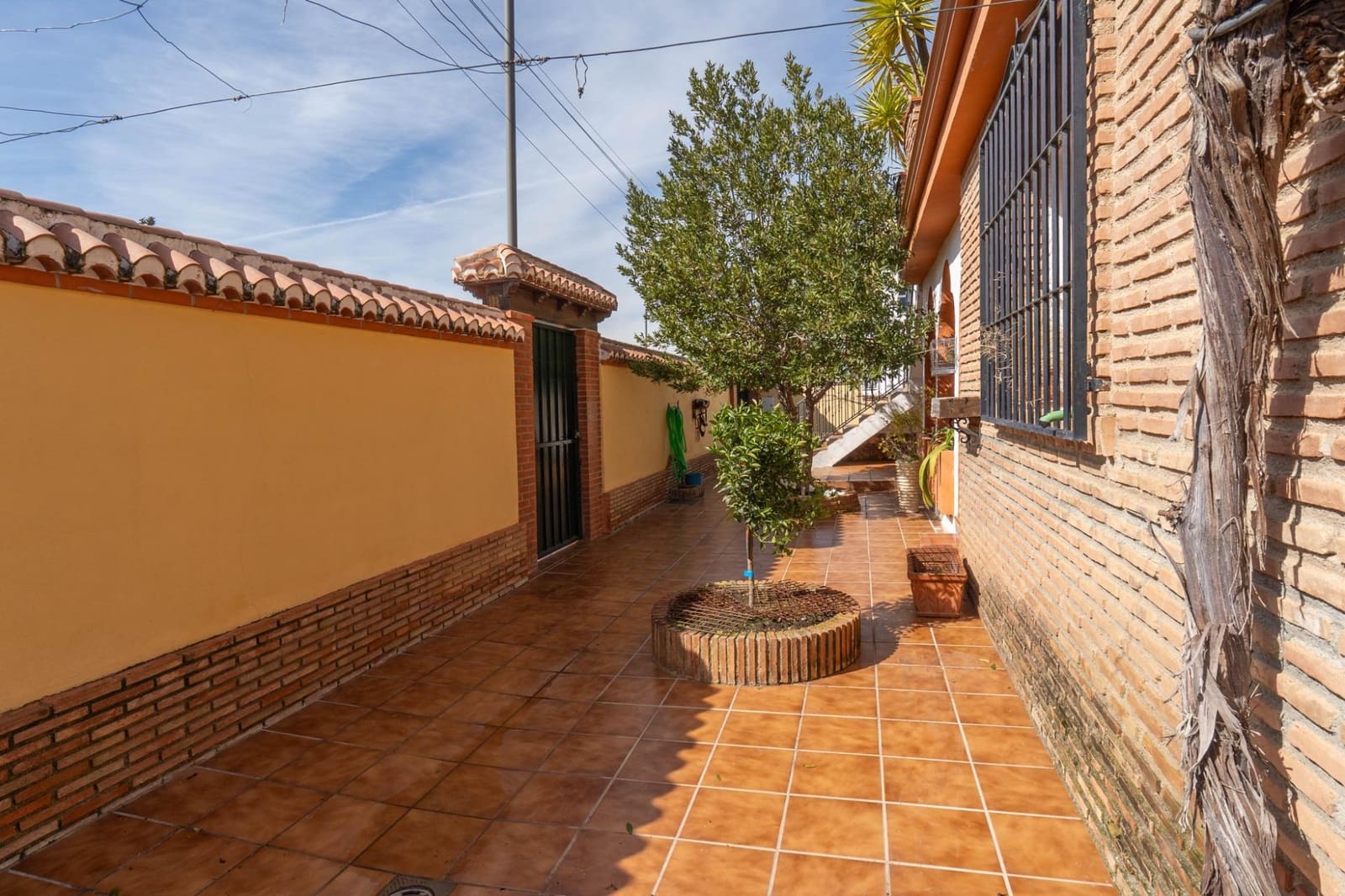 6 slaapkamer Villa te koop in Otura met zwembad garage - € 399.000 (Ref: 9761963)