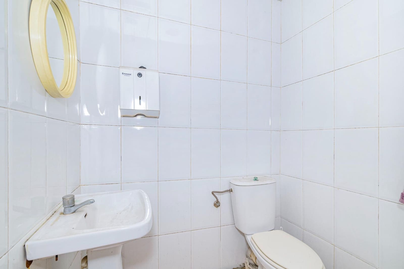 Commercieel te koop in Granada stad - € 180.000 (Ref: 9773028)