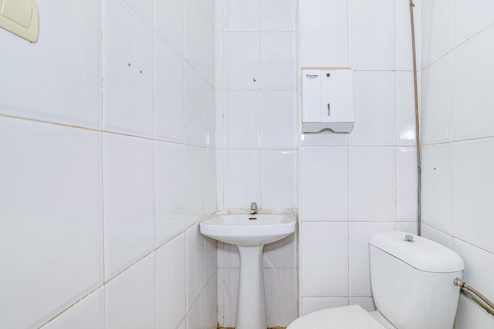 Commercieel te koop in Granada stad - € 180.000 (Ref: 9773028)