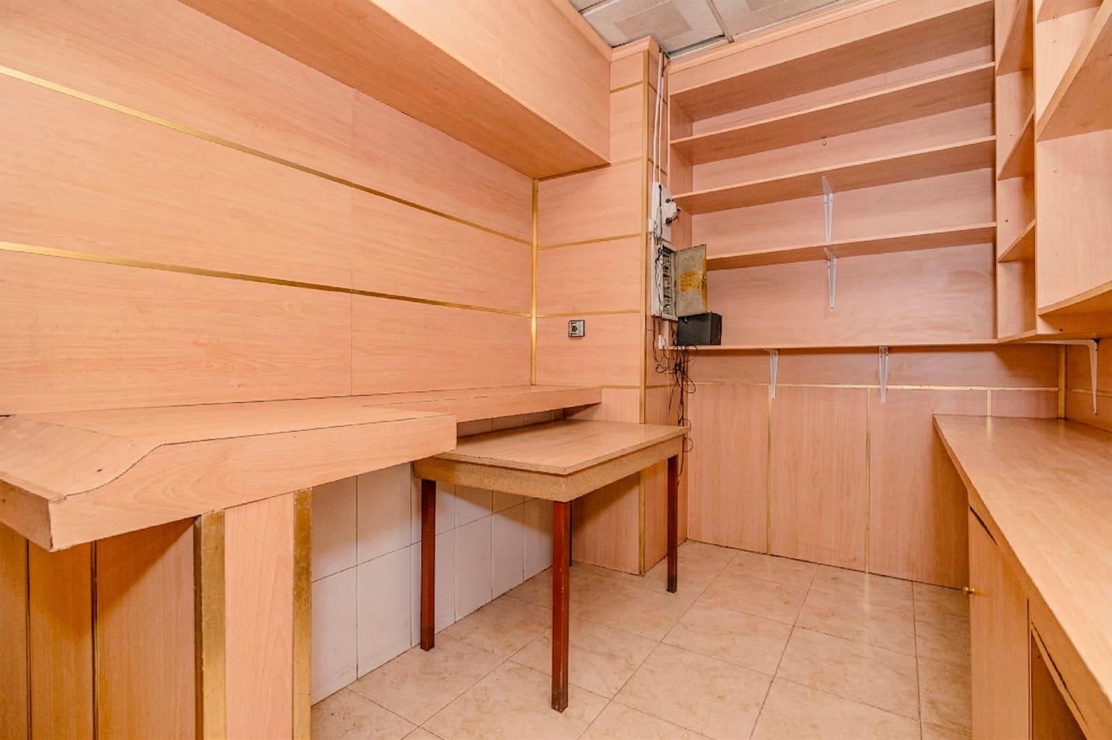 Commercieel te koop in Granada stad - € 180.000 (Ref: 9773028)