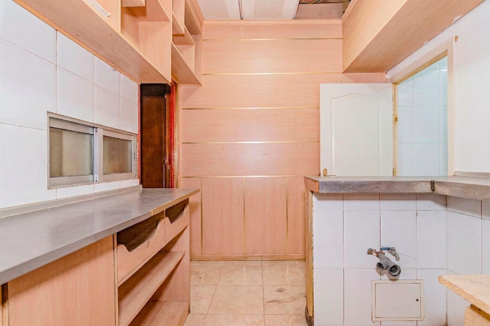 Commercieel te koop in Granada stad - € 180.000 (Ref: 9773028)