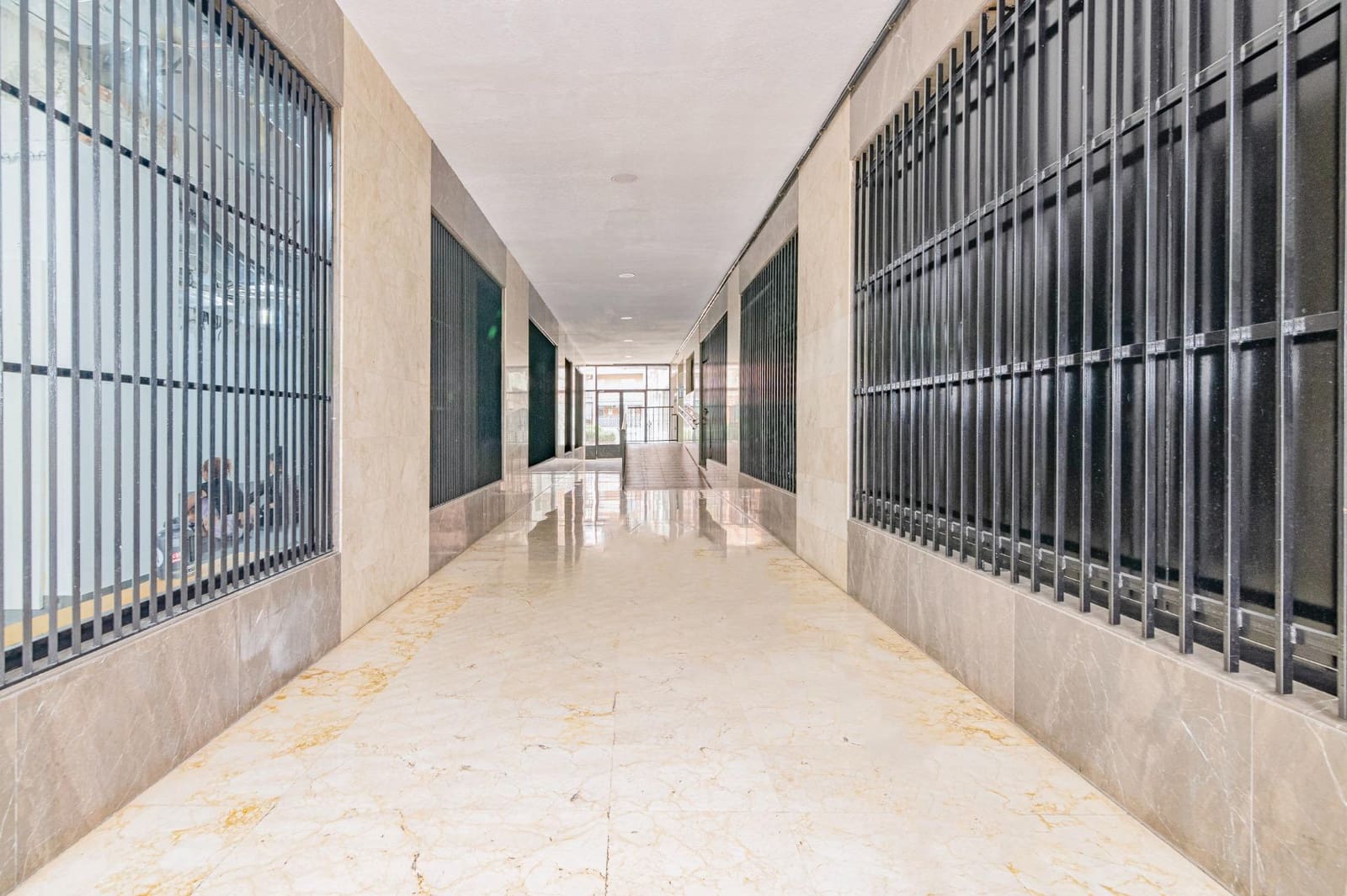 Commercieel te koop in Granada stad - € 180.000 (Ref: 9773028)