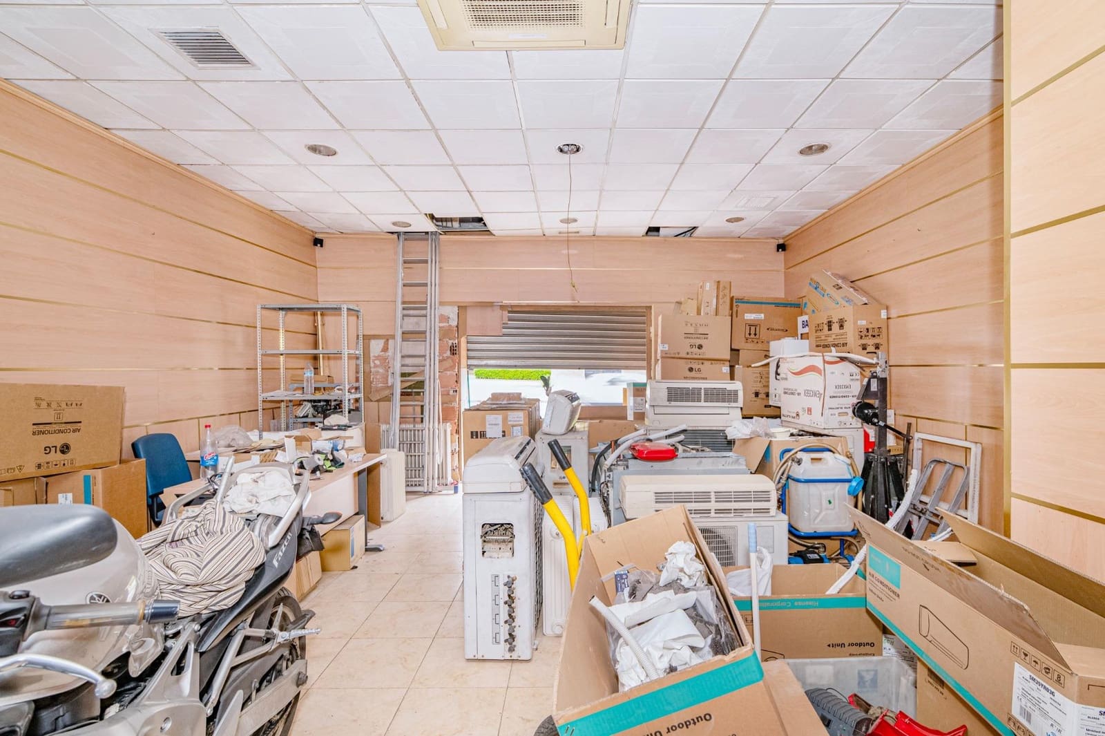 Commercieel te koop in Granada stad - € 180.000 (Ref: 9773028)