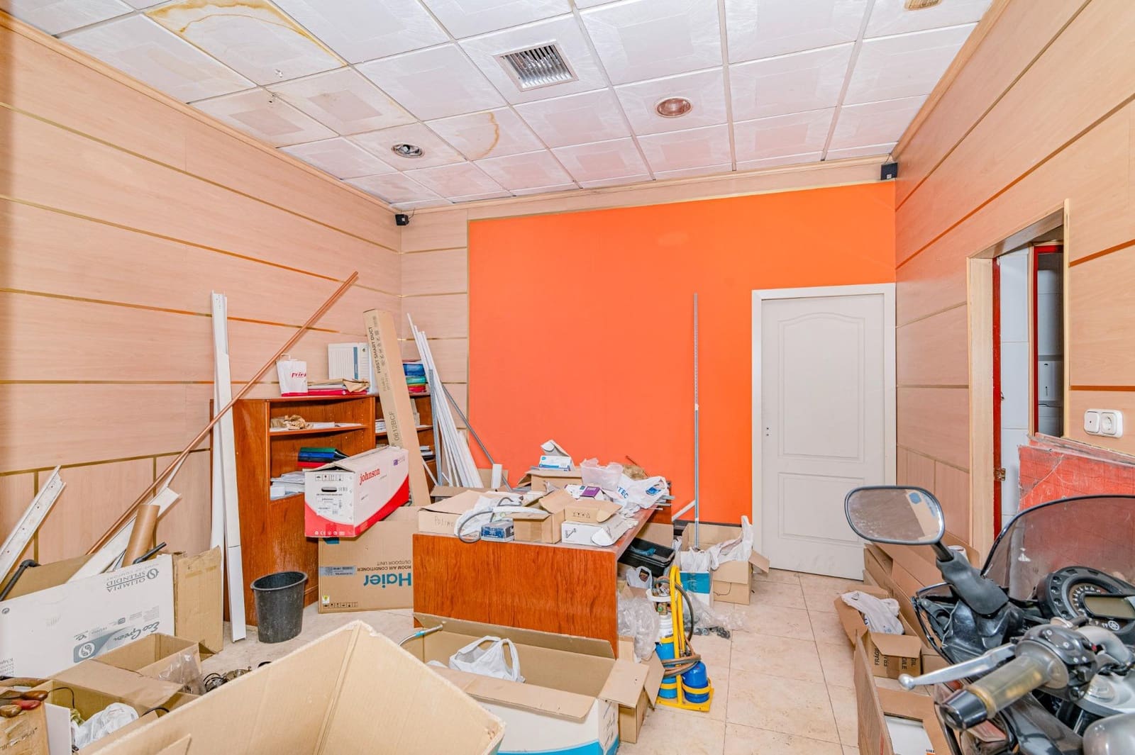 Commercieel te koop in Granada stad - € 180.000 (Ref: 9773028)