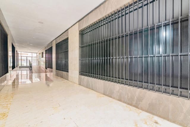 Commercieel te koop in Granada stad - € 180.000 (Ref: 9773028)