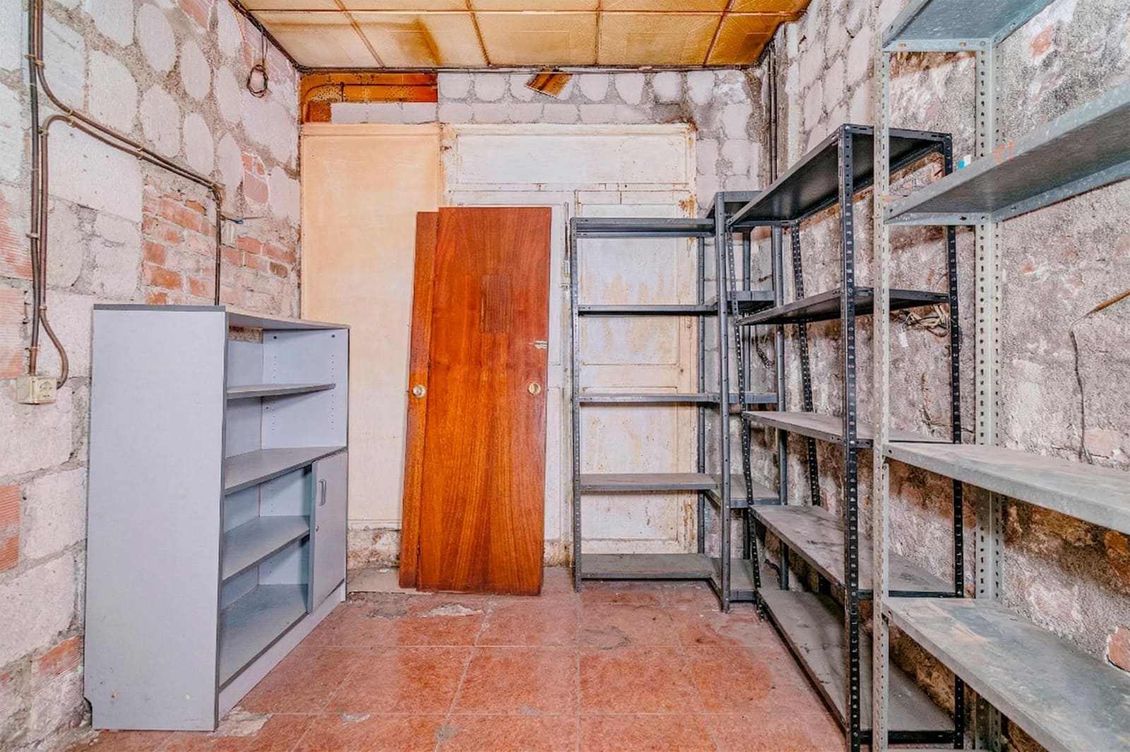 Commercieel te koop in Granada stad - € 180.000 (Ref: 9773028)