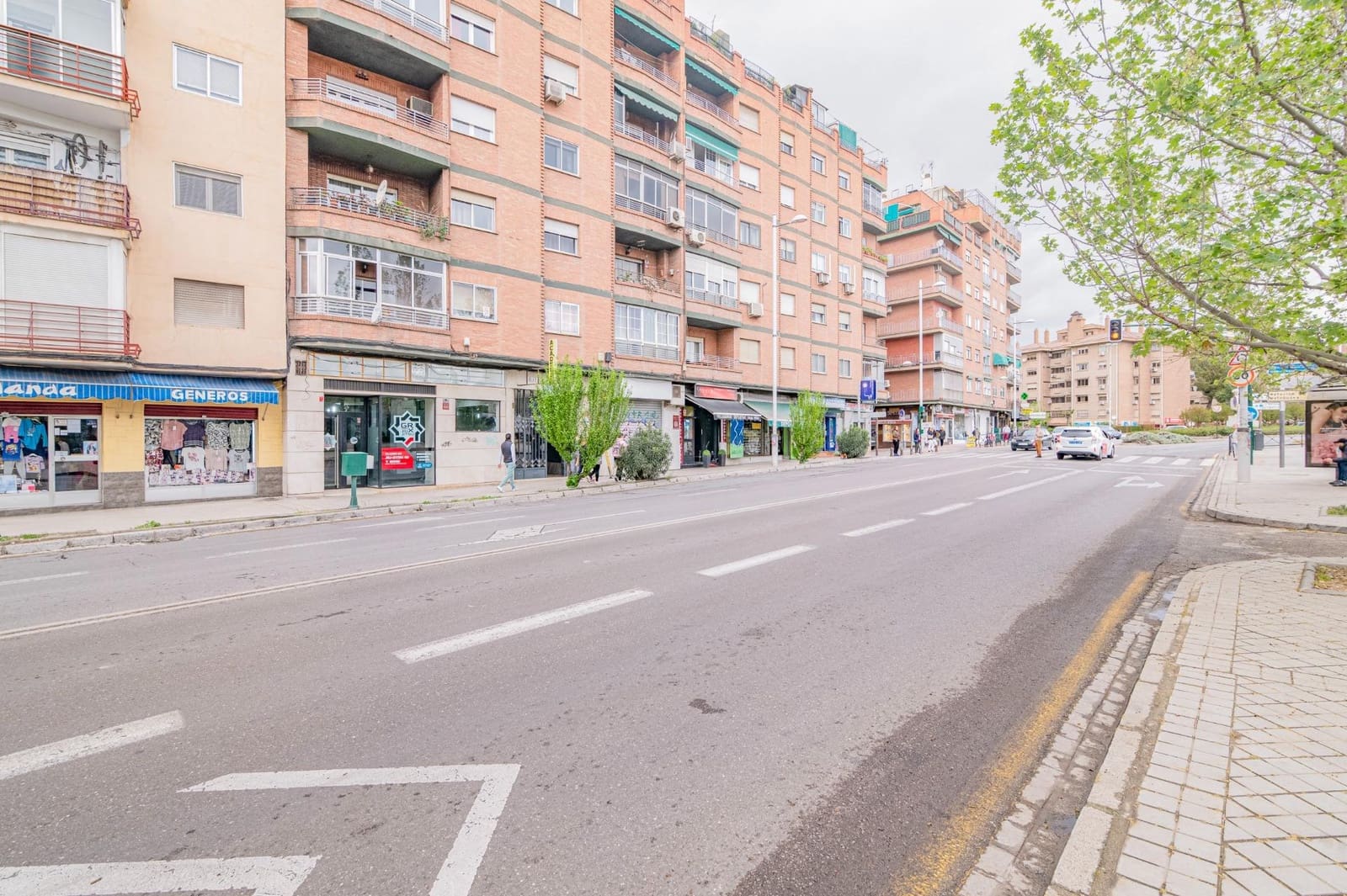 Commercieel te koop in Granada stad - € 180.000 (Ref: 9773028)