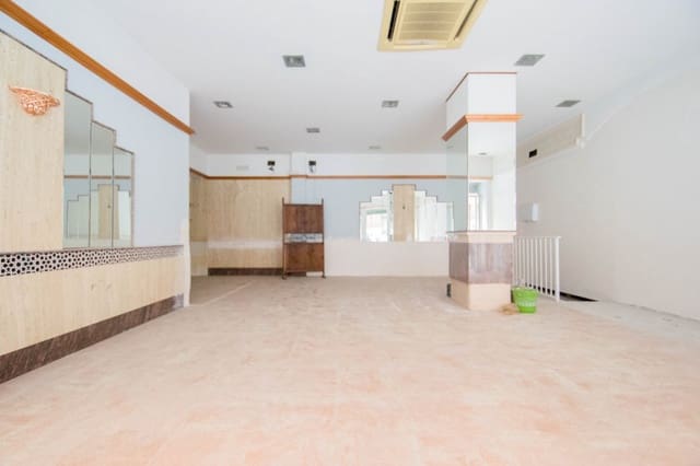 Commercieel te koop in Granada stad - € 235.000 (Ref: 9773030)