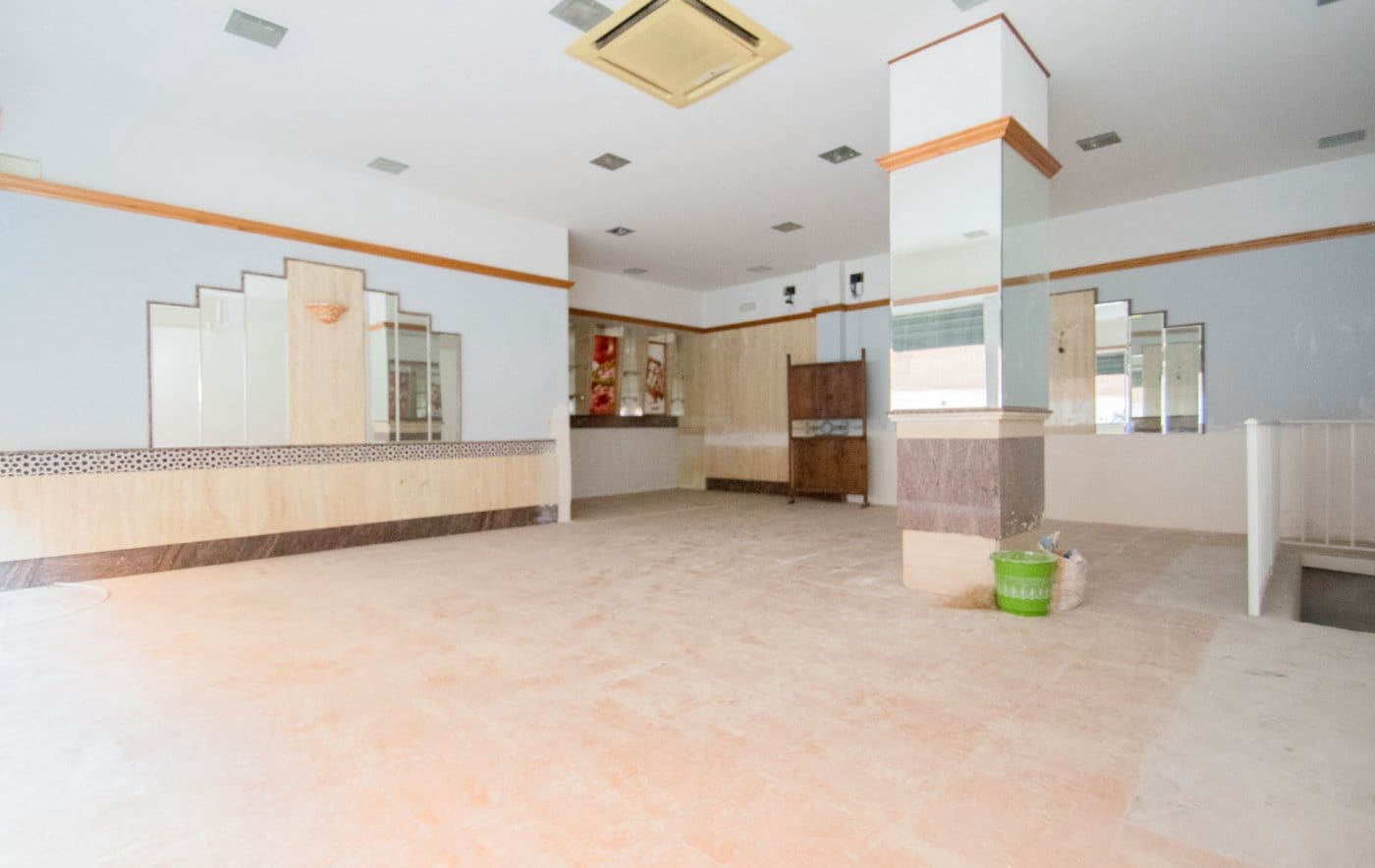 Commercial for sale in Granada city - € 235,000 (Ref: 9773030)