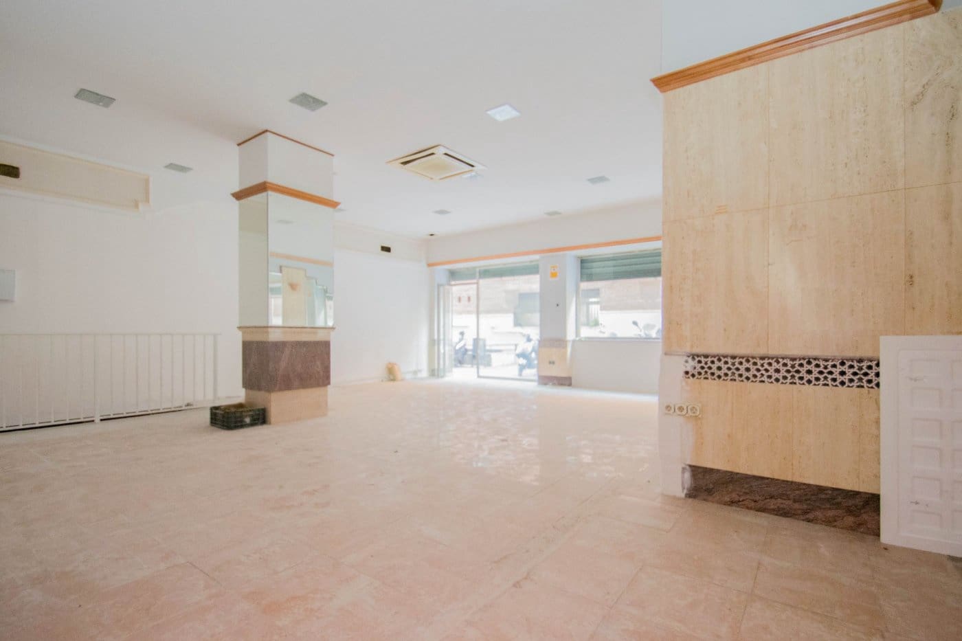 Commercial for sale in Granada city - € 235,000 (Ref: 9773030)