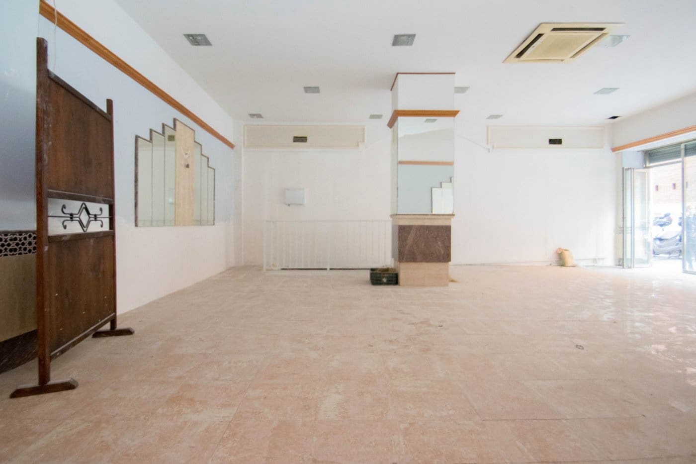 Commercial for sale in Granada city - € 235,000 (Ref: 9773030)