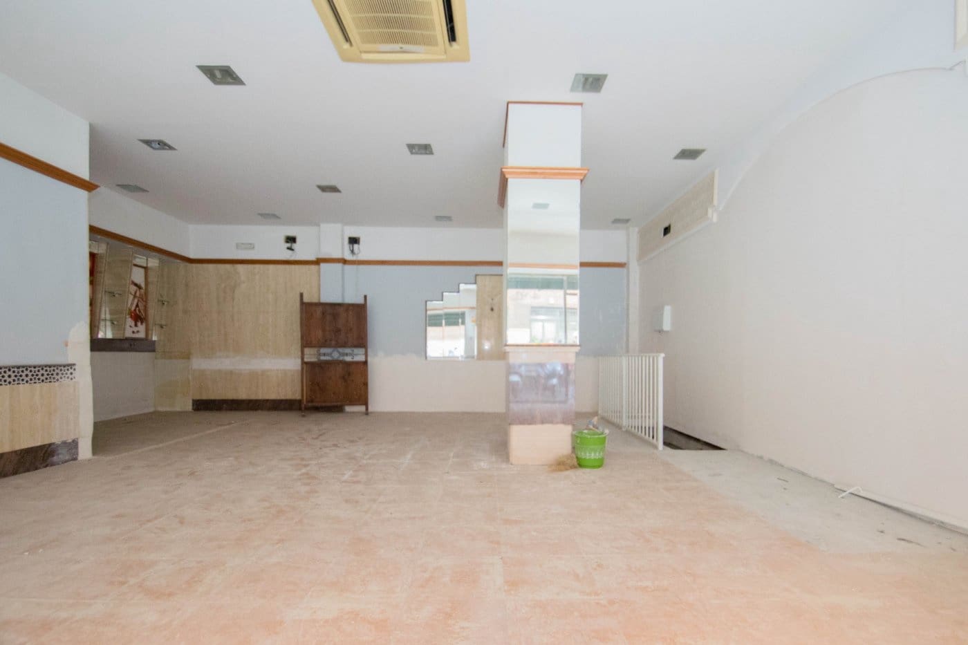 Commercial for sale in Granada city - € 235,000 (Ref: 9773030)