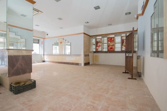 Commercieel te koop in Granada stad - € 235.000 (Ref: 9773030)