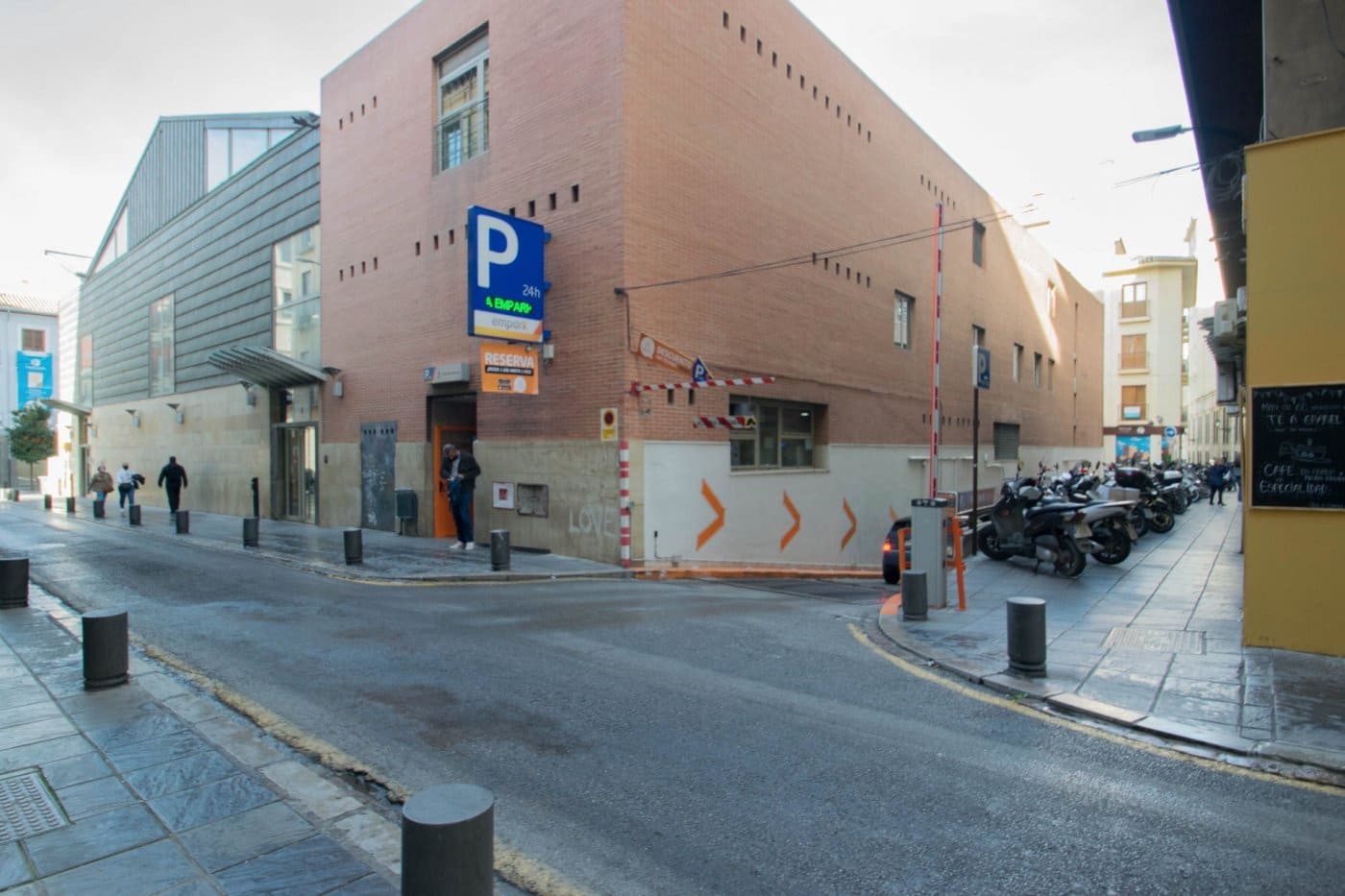 Commercial for sale in Granada city - € 235,000 (Ref: 9773030)