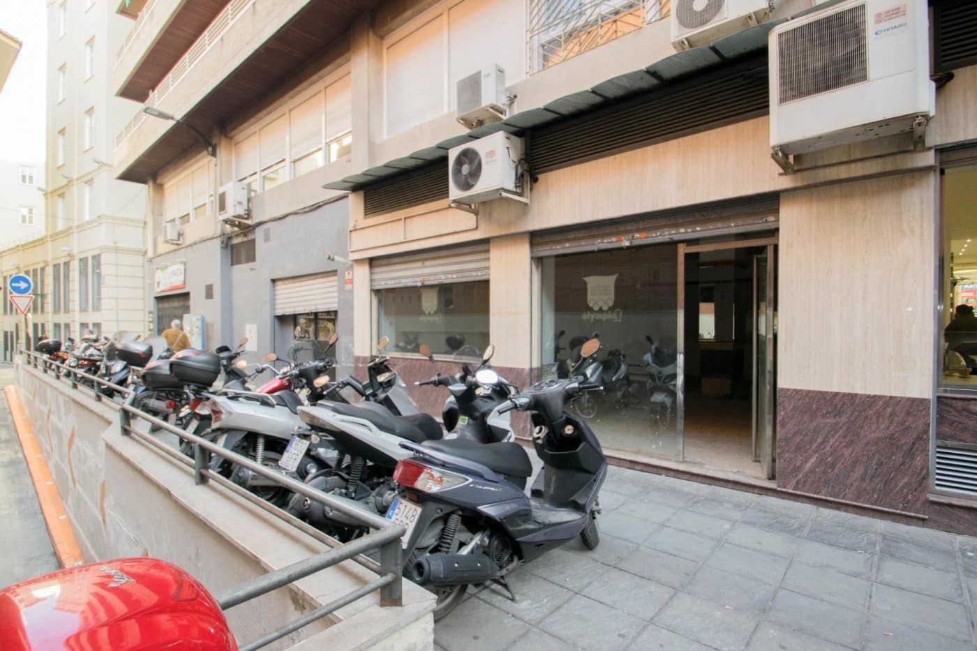 Commercial for sale in Granada city - € 235,000 (Ref: 9773030)