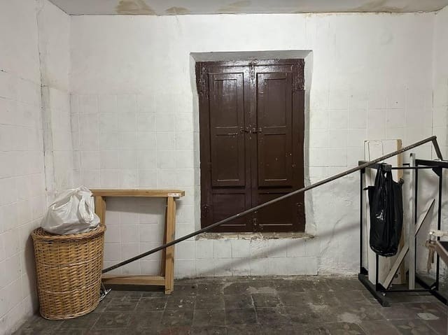 2 slaapkamer Commercieel te koop in Centro, Granada stad - € 105.000 (Ref: 9773039)