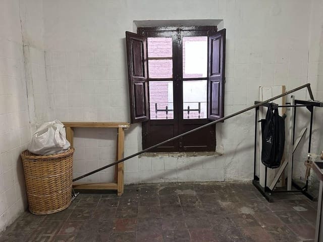 2 slaapkamer Commercieel te koop in Centro, Granada stad - € 105.000 (Ref: 9773039)