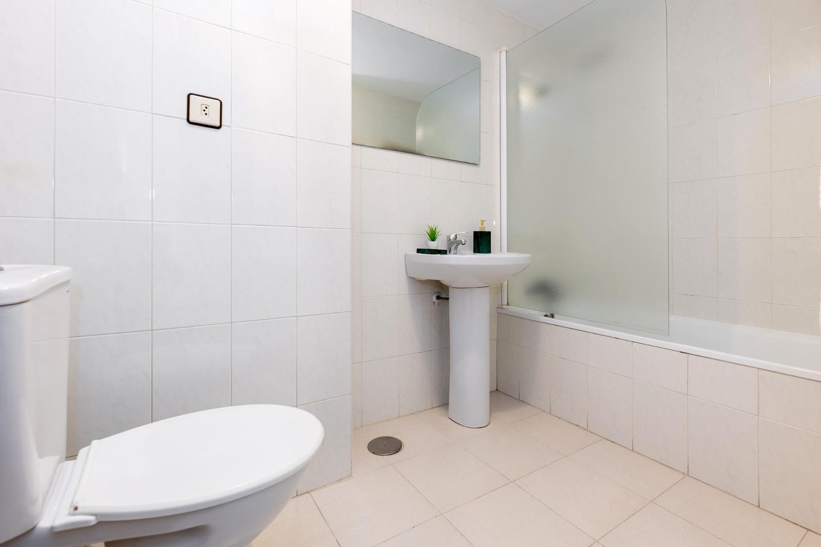 Piso de 2 habitaciones en Cenes de la Vega en venta - 90.000 € (Ref: 9780531)