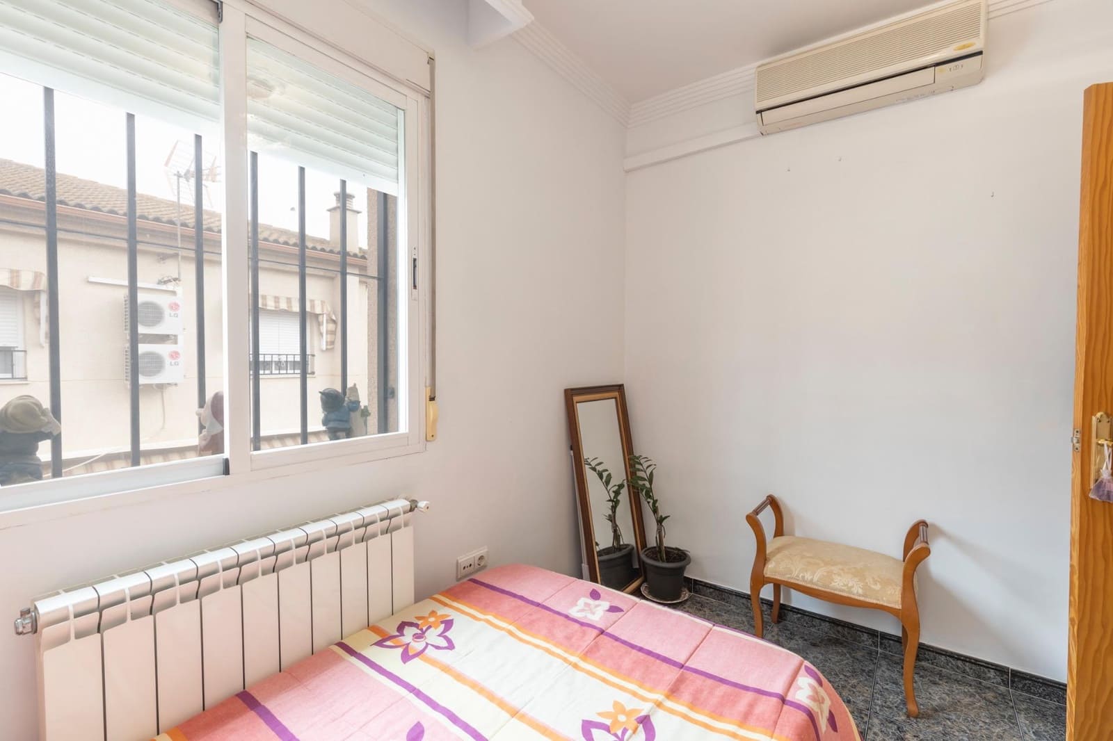 4 bedroom Semi-detached Villa for sale in Atarfe with garage - € 299,000 (Ref: 9780532)