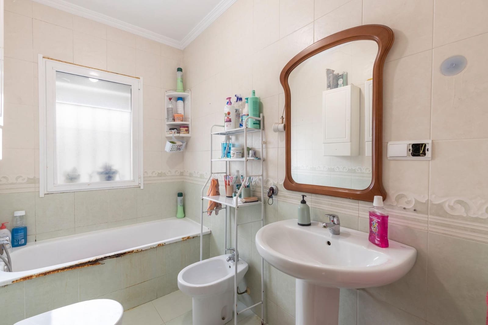 4 bedroom Semi-detached Villa for sale in Atarfe with garage - € 299,000 (Ref: 9780532)