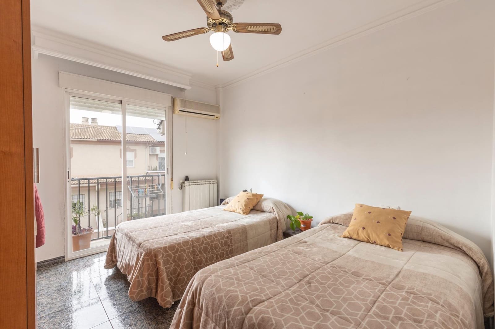 4 bedroom Semi-detached Villa for sale in Atarfe with garage - € 299,000 (Ref: 9780532)