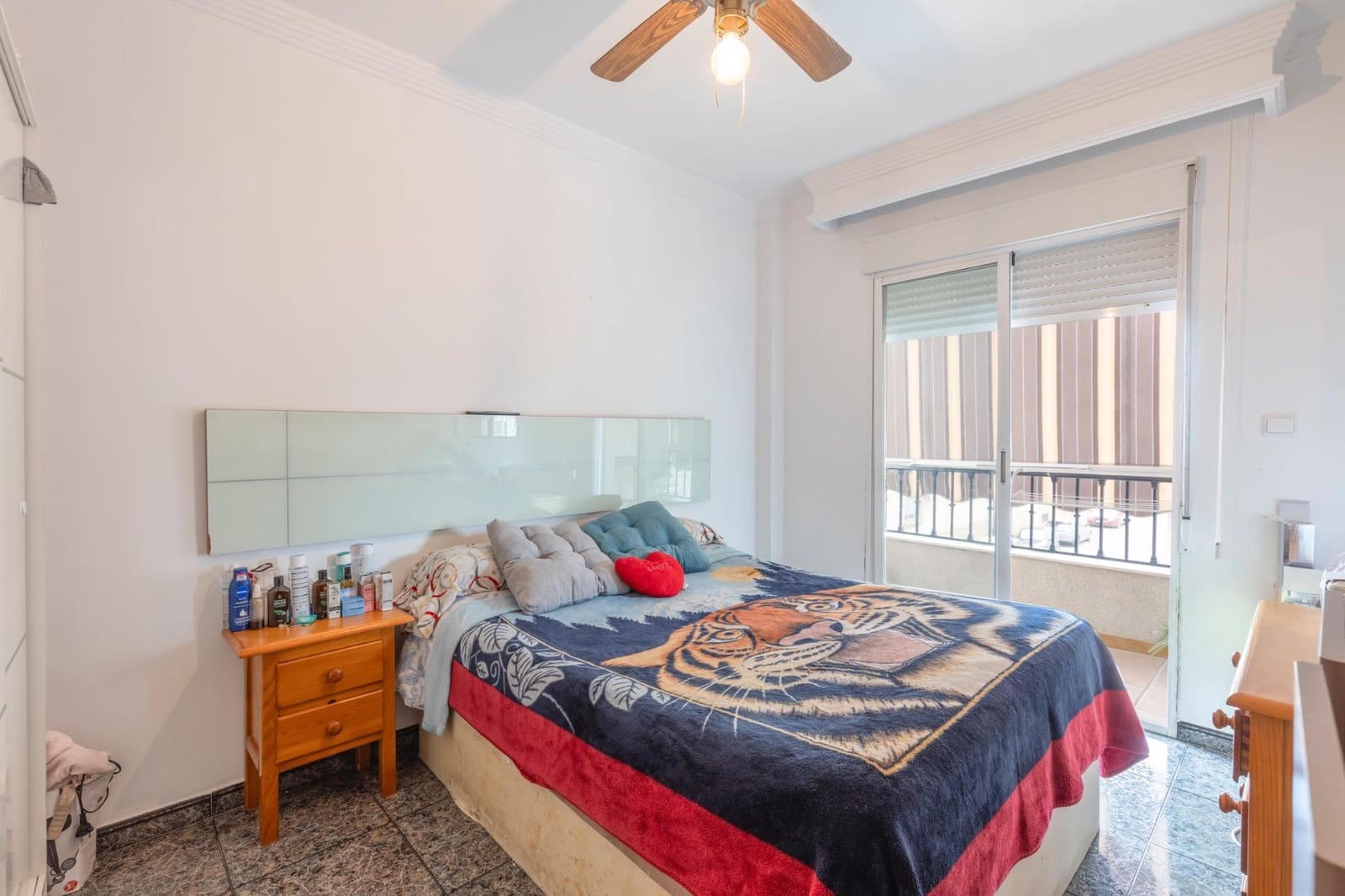 4 bedroom Semi-detached Villa for sale in Atarfe with garage - € 299,000 (Ref: 9780532)