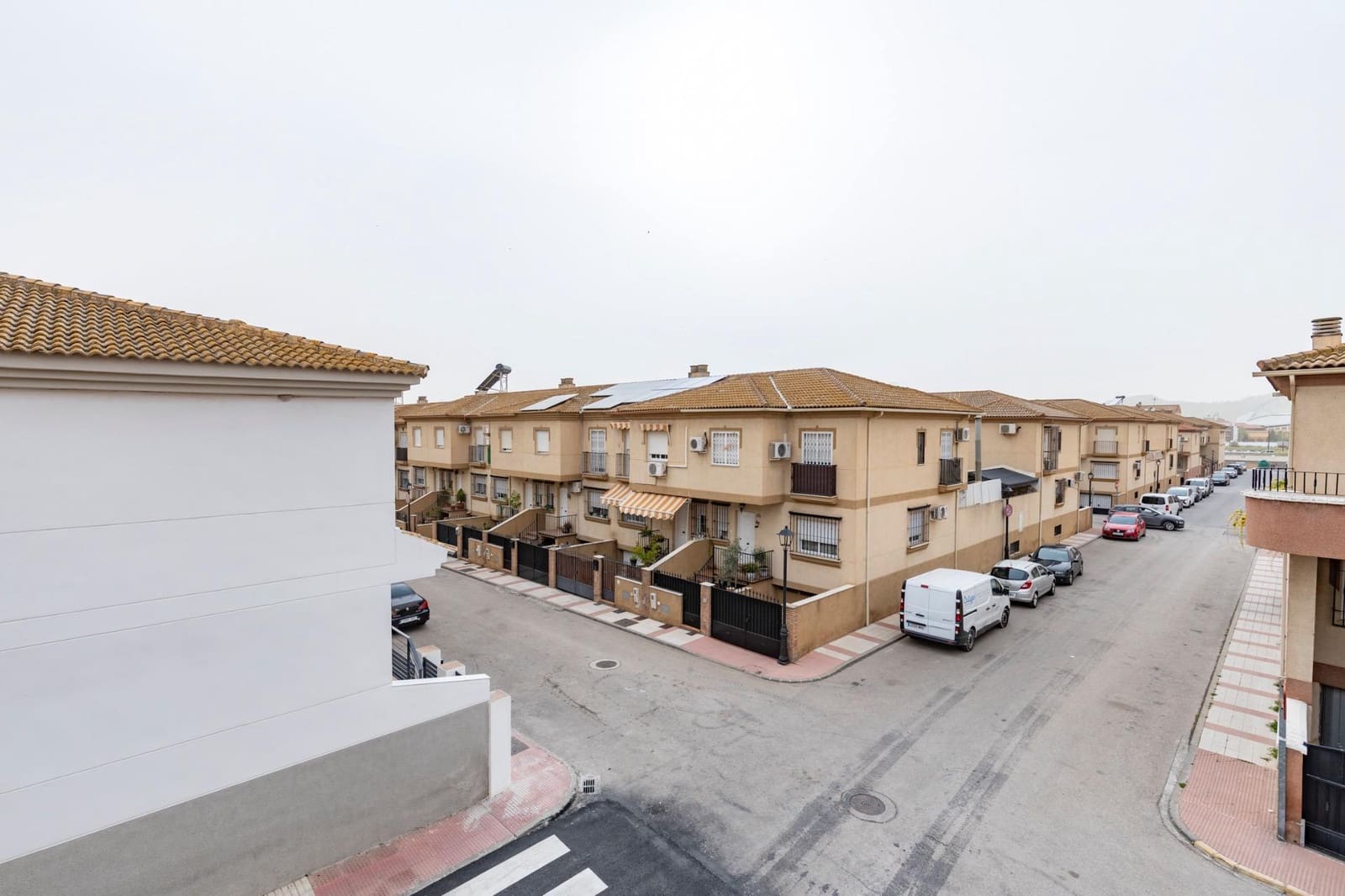 4 bedroom Semi-detached Villa for sale in Atarfe with garage - € 299,000 (Ref: 9780532)