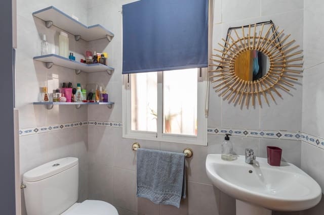 4 bedroom Semi-detached Villa for sale in Atarfe with garage - € 299,000 (Ref: 9780532)