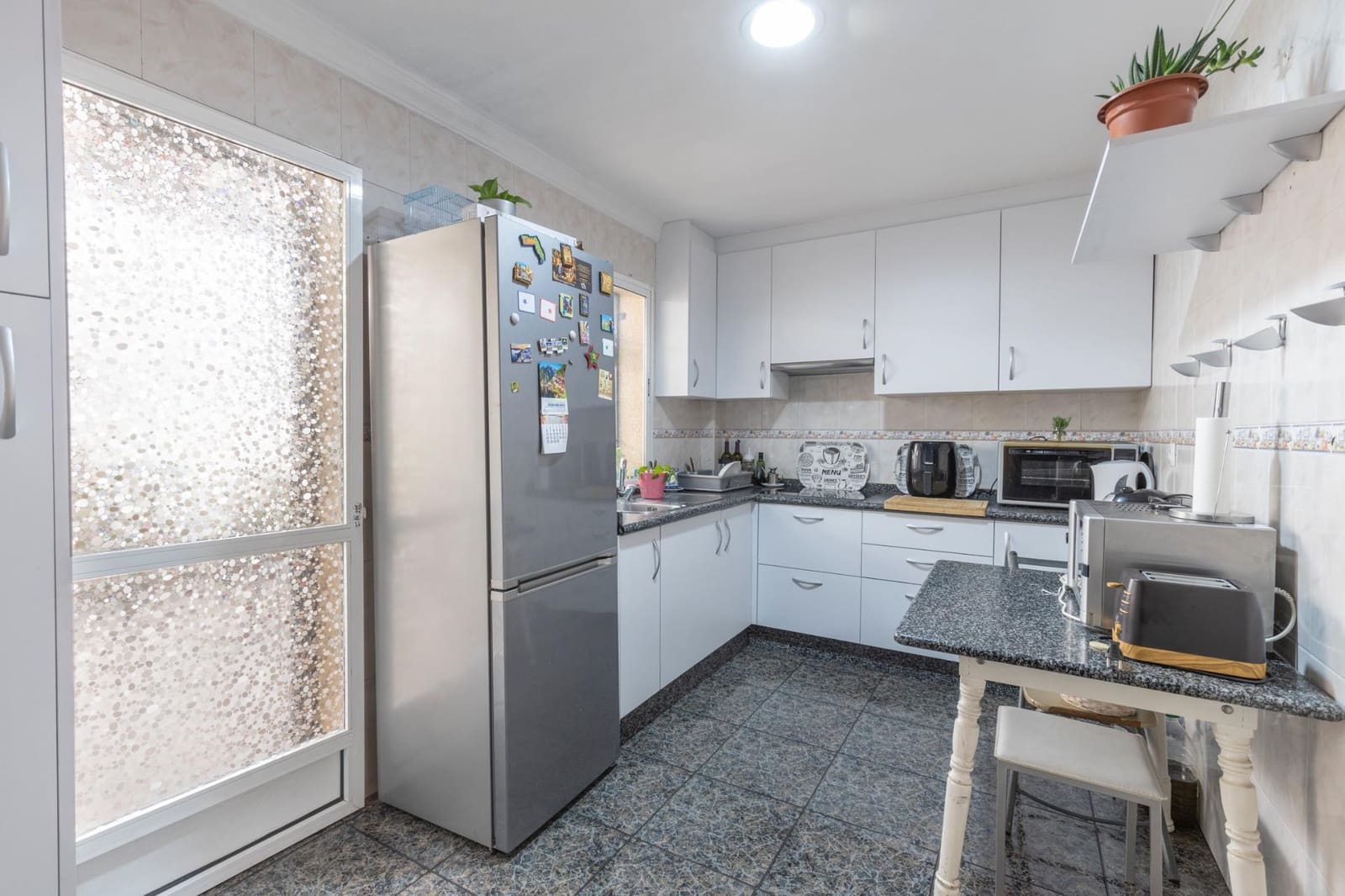 4 bedroom Semi-detached Villa for sale in Atarfe with garage - € 299,000 (Ref: 9780532)