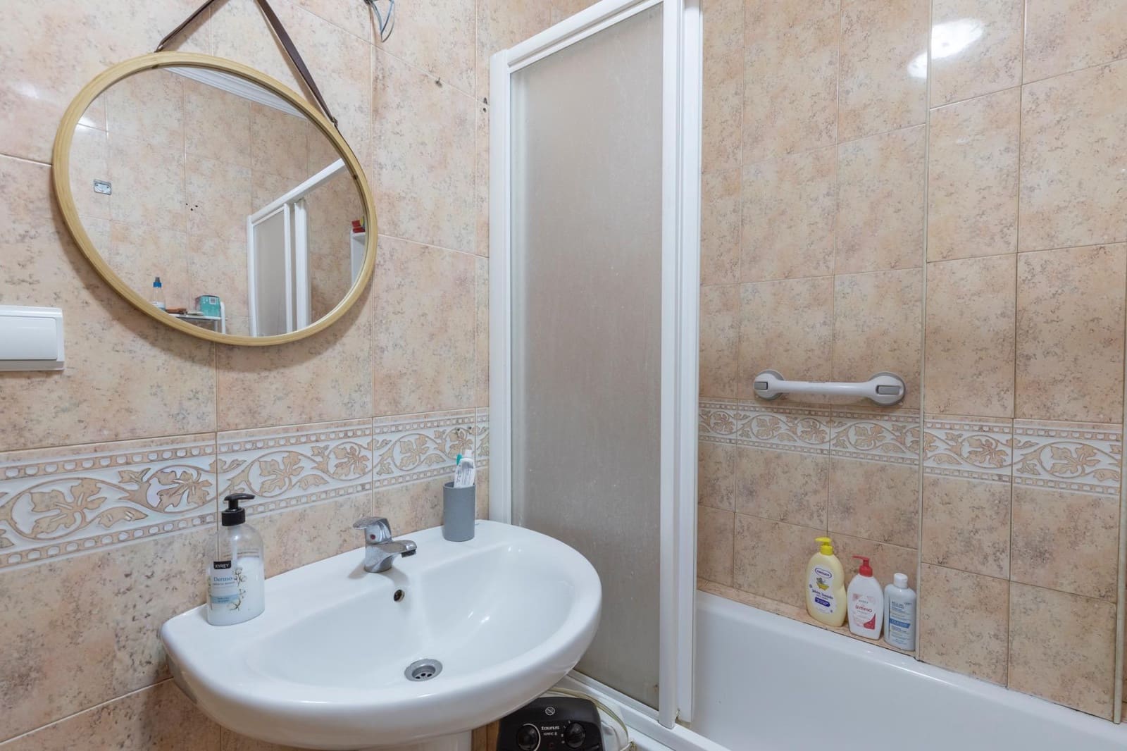 4 bedroom Semi-detached Villa for sale in Atarfe with garage - € 299,000 (Ref: 9780532)