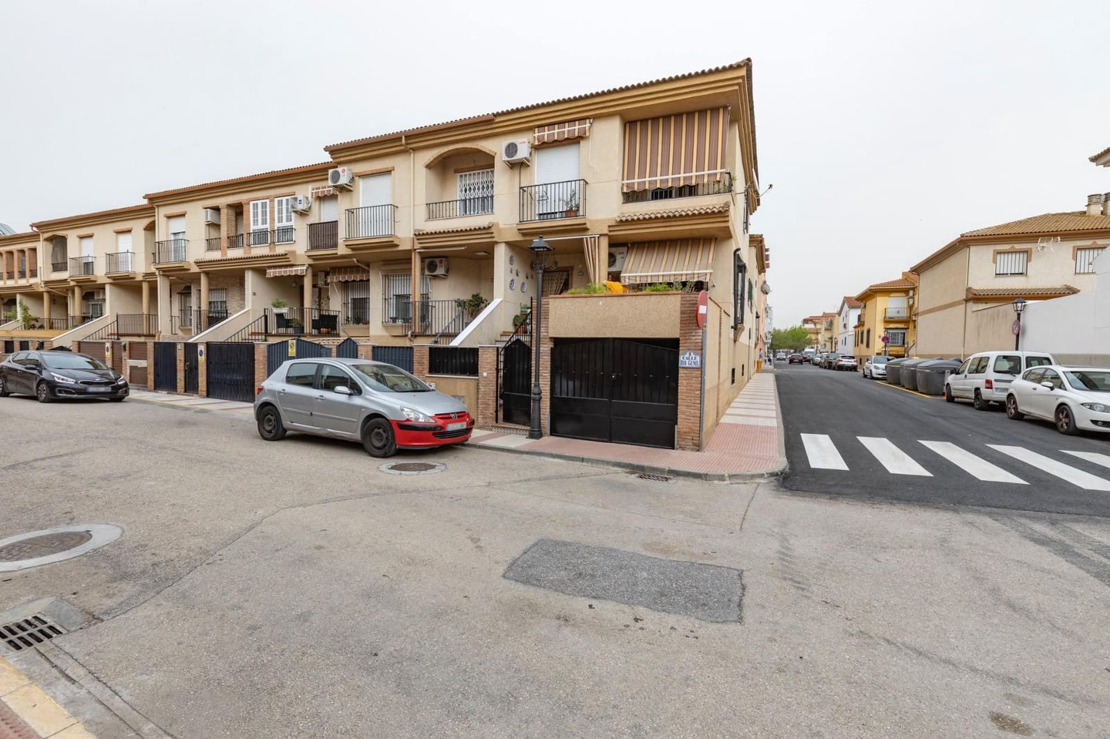 4 bedroom Semi-detached Villa for sale in Atarfe with garage - € 299,000 (Ref: 9780532)