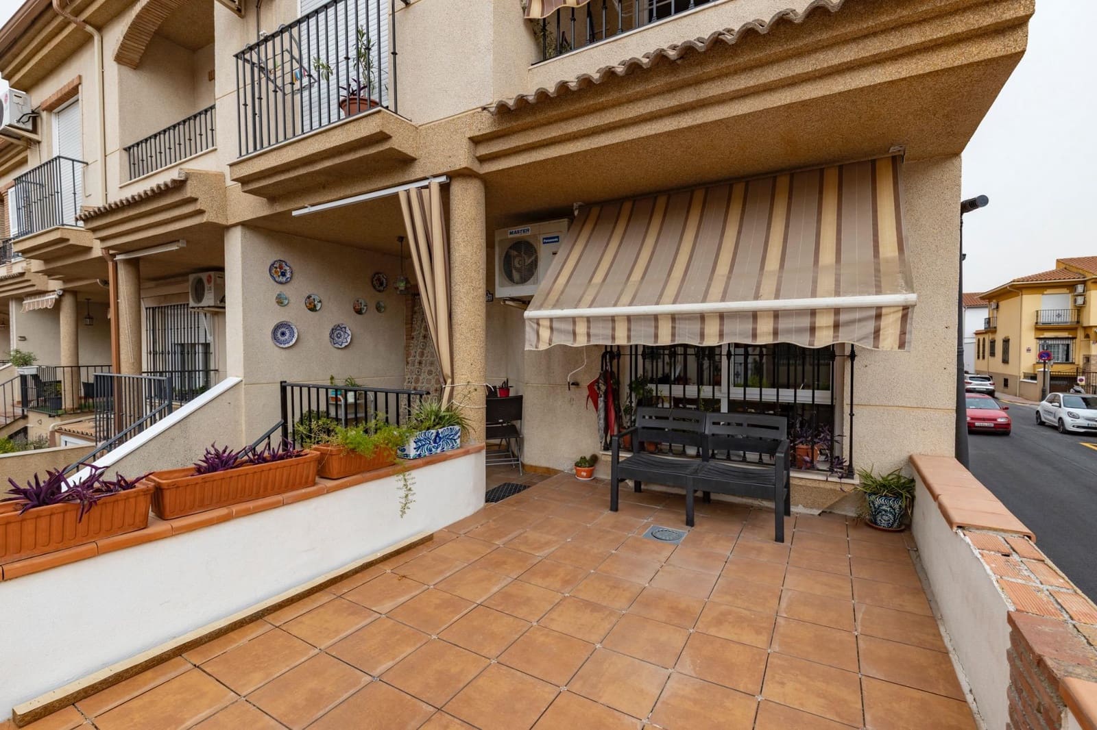 4 bedroom Semi-detached Villa for sale in Atarfe with garage - € 299,000 (Ref: 9780532)