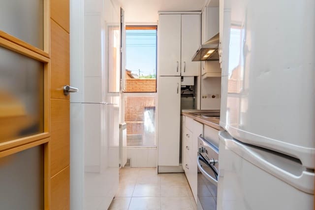 2 slaapkamer Flat te koop in La Zubia met garage - € 179.990 (Ref: 9788382)