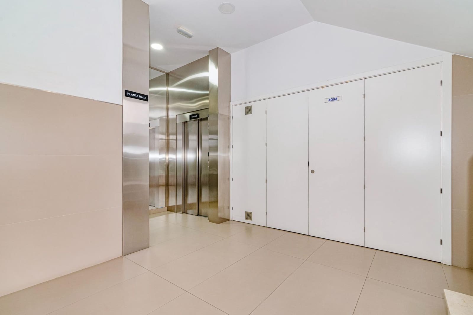 1 Zimmer Wohnung zu verkaufen in Granada Stadt mit Pool Garage - 265.000 € (Ref: 9788383)